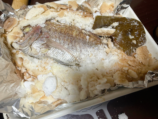 塩釜焼きを割ったところ