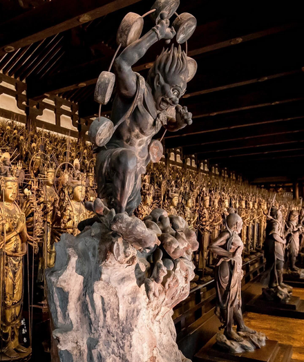 Statue of #Raijin, the god of thunder, enshrined at Sanjusangen-do, also known as Rengeo-in, in Higashiyama, #Kyoto, #Japan. Created during the #Kamakura period and designated as a national treasure.
#BuddhistArt #Buddhism