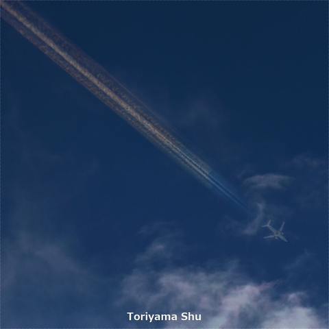 飛行機雲の彩雲