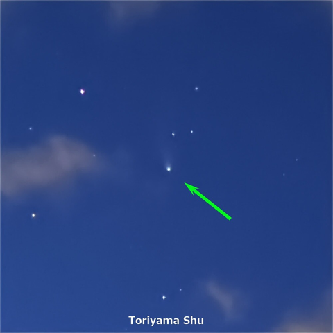 レモン彗星。かろうじて尾を引いているのがわかる。
