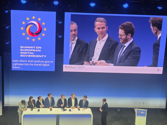 Our Gov CIO in the middle of the panel 