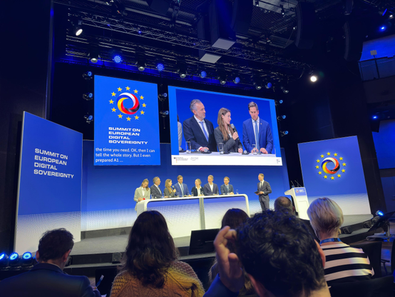 Adriana Groh speaking and projected on a large overhead screen at the Summit on European Digital Sovereignty