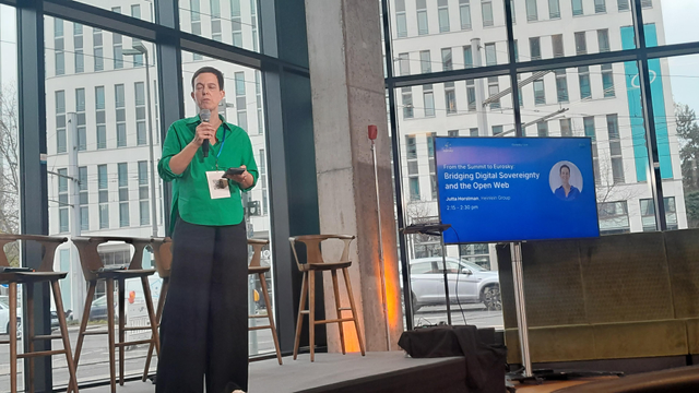 A female Jutta Horstman standing on the stage of Eurosky meeting in Berlin.