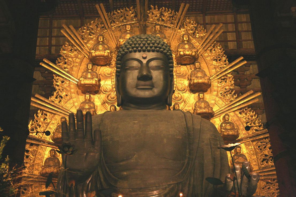 Roshana #Buddha statue, Todai-ji, #Japan. Main image of the Great #Buddha Hall of Todai-ji, commonly known as the Great #Buddha of #Nara. Production began in 745 at the request of Emperor Shomu, and it took 28 years to complete at a total construction cost of 465.7 billion yen (current). In 752, Bodhisenna, a monk from India, held an enlightening memorial service in front of 10,000 people.
#BuddhistArt #Buddhism