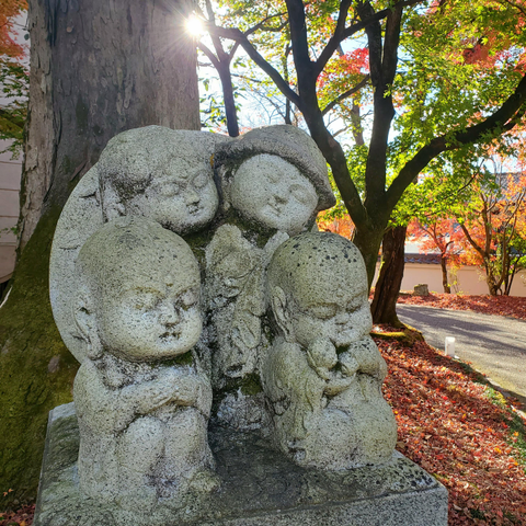 Warabe Jizo statues at Eikan-do.
