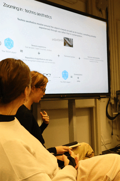 PMCe's Chaline & Elizabete giving a lesson on techno-aesthetics