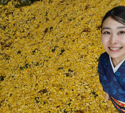 Nao-san ginkgo selfie.