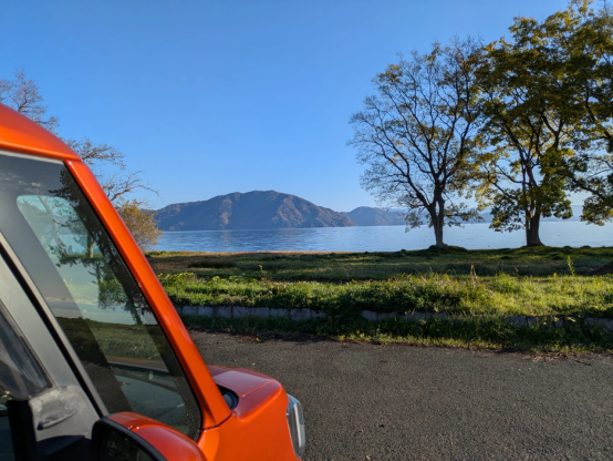 滋賀県高島市の琵琶湖岸にて