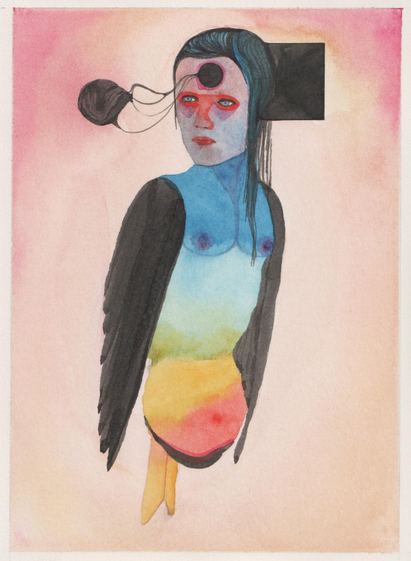 Un personnage avec un corps d'oiseau arc en ciel, aux ailes noires, avec tête humaine avec un carré noir qui fait comme un excroissance sur son crâne et une forme noire reliée par des fils noirs au front du personnage