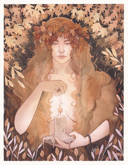 Une femme à la longue chevelure rousse coiffée de feuillages tenant dans une main une chandelle sur laquelle elle verse une poudre mystérieuse de l'autre main. Aquarelle dans des tons ocre et fauves, avec un fond très végétal.