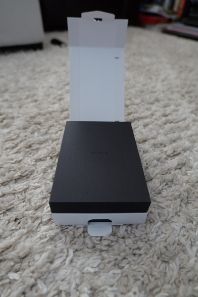 Opening of a Sony Walkman box.