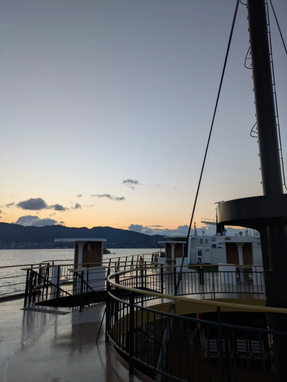 瀬戸内海汽船「シーパセオ2」呉港付近の船上にて。