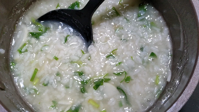 Nanakusa-gayu 'porridge' bubbling away.