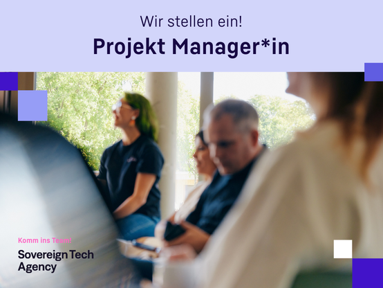 Wir stellen ein! Grafik mit Team-Mitgliedern vom Sovereign Tech Agency-Team, die teilweise sichtbar sind, und den Worten „Projekt Manager*in“ mittig und „Komm ins Team! Sovereign Tech Agency“ unten links.