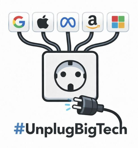 Minimalistisches Flat-Design-Icon: Eine zentrale Schuko-Steckdose, darüber fünf verbundene GAFAM-Logos (Google, Apple, Meta, Amazon, Microsoft). Unten ein herausgezogener Stecker – das Kabel führt zum Schriftzug »#UnplugBigTech« und symbolisiert das bewusste Entkoppeln von Big Tech.
