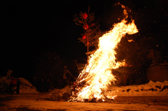 'Dondoyaki' (どんど焼き) - each year New Year decorations are ritually burnt (releasing the Year God that has resided in them as a protective presence over the New Year period).