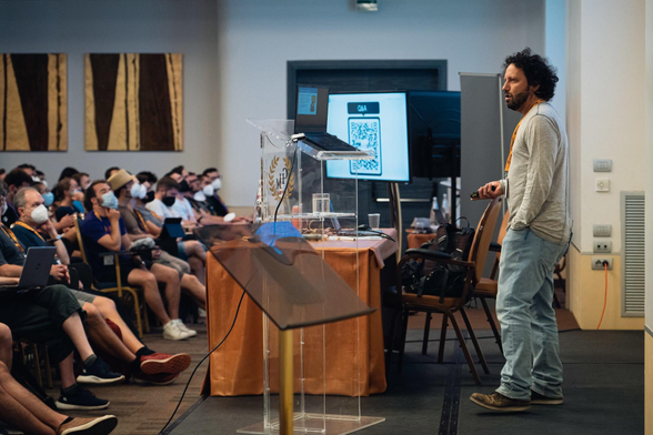 Daniele Varrazzo talking at PyCon Italia 2022.