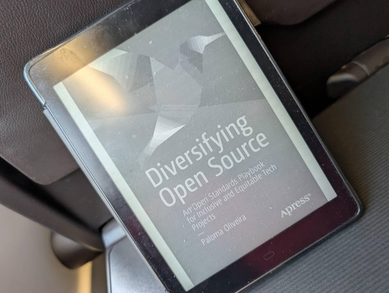 Eink screen showing the book's cover.