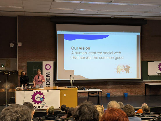 Andy and Hannah presenting about Mastodon at FOSDEM 