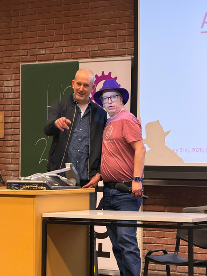 Björn und Andi merken dass sie fotografiert werden 