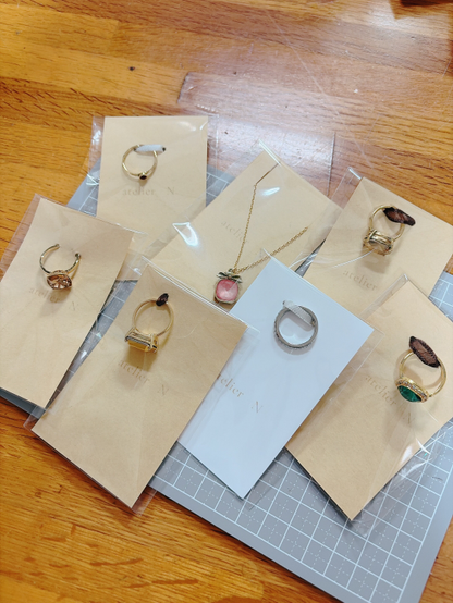 手作りアクセサリー7点。うち指輪6点。ネックレス1点。