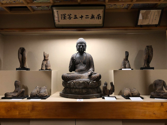 Statue of #Amida Nyorai and 25 Bodhisattvas in Ichinoseki City, Iwate Prefecture, #Japan.
#BuddhistArt #Buddhism