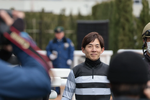 口取り写真中の幸英明騎手