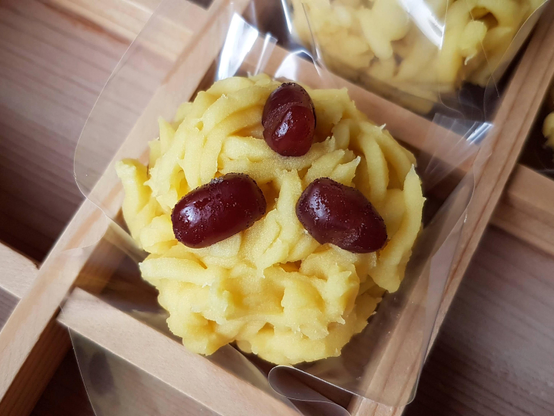 'Robai' are a kinton sweet inspired by the yellow wax plum (topped with red adzuki beans).