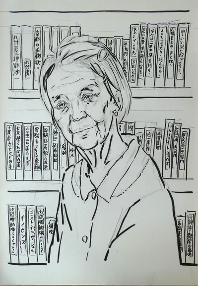 An elderly Japanese lady is looking benignly at the viewer, her head slightly tilted to one side. Her face is in three quarters profile. Her grey hair is cut to leave her neck free and fastened with a simple metal clip on the left of her head. Her clothes are nondescript, it looks like a cardigan of heavy cloth with a double collar of lighter material. Behind her are shelves, three rows high, with what looks like boxes for video tapes. Each is labelled with an inscription in Japanese. 