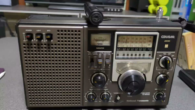 松下電器RF-2200のジャイロアンテナを使ってAFN-Tokyoを受信している。