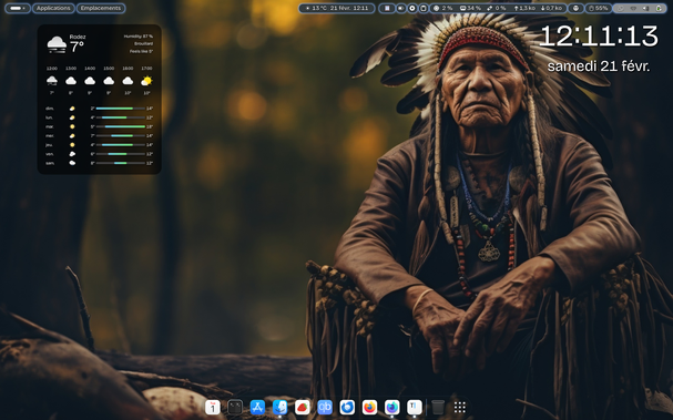 My desktop on fedora and gnome showing an Indian sitting #Linux