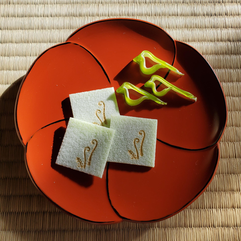 Dried sweets for tea ceremony inspired by mejiro (a green bird) and bracken shoots.