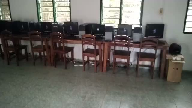Vidéo de la salle informatique sous Emmabuntüs