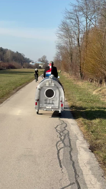 Bicycle camper trailer