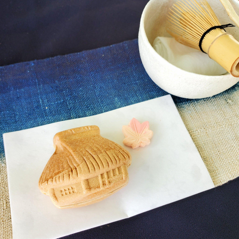 Thatched cottage shaped monaka.