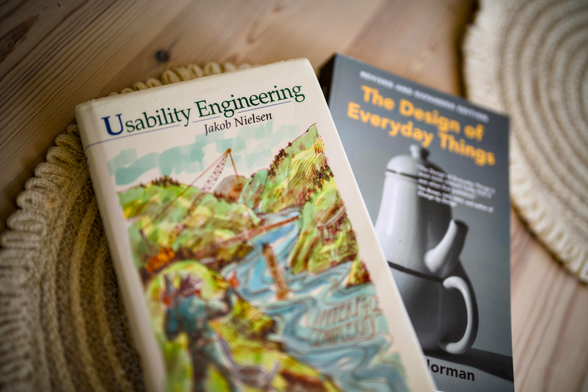 A picture of the “Usability Engineering” by Jakob Nielsen (1993) and “The Design of Everyday Things” by Donald Norman on a table.