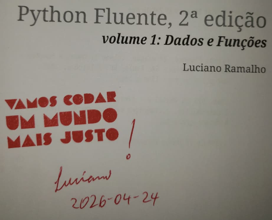 Foto de parte interna do livro Python Fluente, mostrando na parte superior direita o título, a edição, o texto "volume 1: Dados e Funções" e o nome do autor.

Na parte inferior esquerda há uma impressão de carimbo vermelho dizendo "Vamos codar um mundo mais justo", a assinatura do autor e a data 2026-04-24.