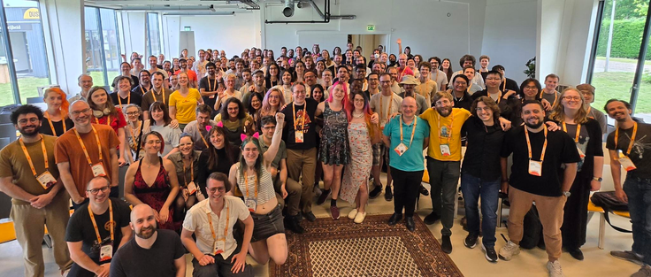 All the Rust Project devs posing for a photo at the end of the All Hands. A huge group of people!